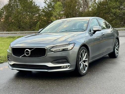 Bright Silver Metallic 2018 Volvo S90 T5 Momentum