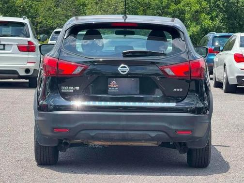Magnetic Black 2018 Nissan Rogue Sport S