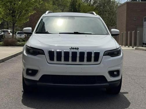 Bright White Clearcoat 2019 Jeep Cherokee Latitude