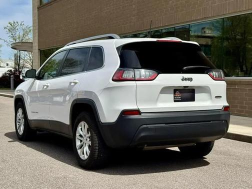 Bright White Clearcoat 2019 Jeep Cherokee Latitude