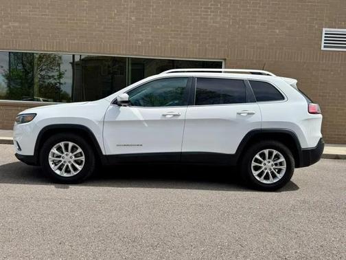 Bright White Clearcoat 2019 Jeep Cherokee Latitude