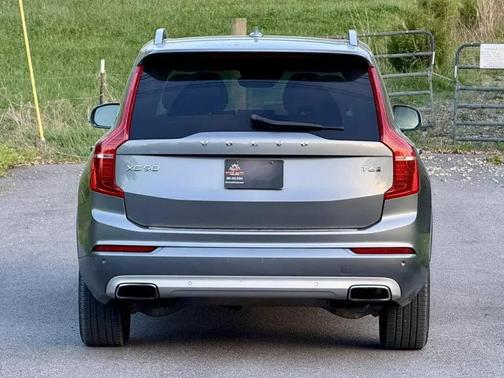 2016 Volvo XC90 T6 Momentum
