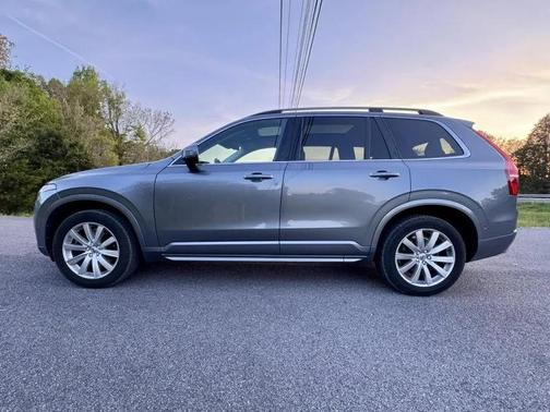 2016 Volvo XC90 T6 Momentum