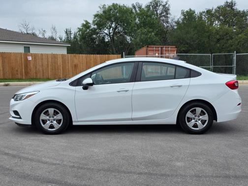 Summit White 2017 Chevrolet Cruze LS