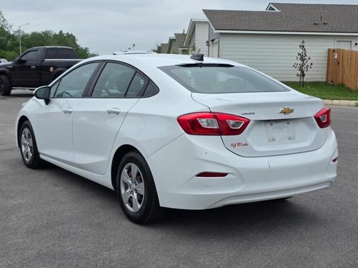 Summit White 2017 Chevrolet Cruze LS