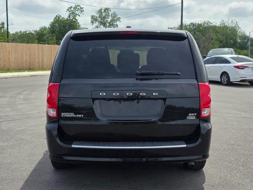 Black Onyx Crystal Pearlcoat 2017 Dodge Grand Caravan SXT