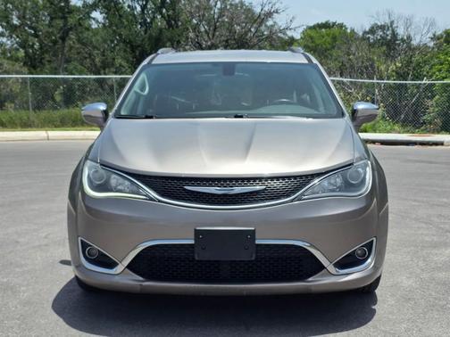 Molten Silver 2017 Chrysler Pacifica Limited