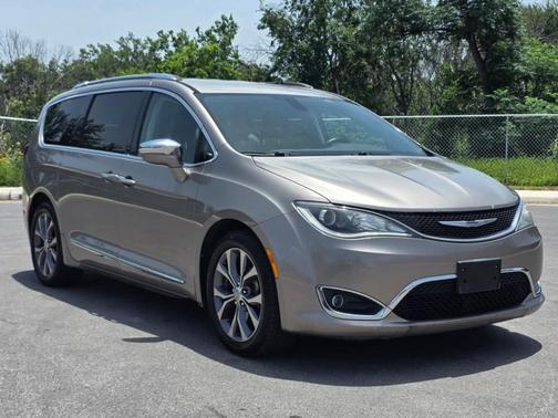 Molten Silver 2017 Chrysler Pacifica Limited