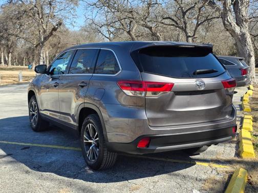 2019 Toyota Highlander LE