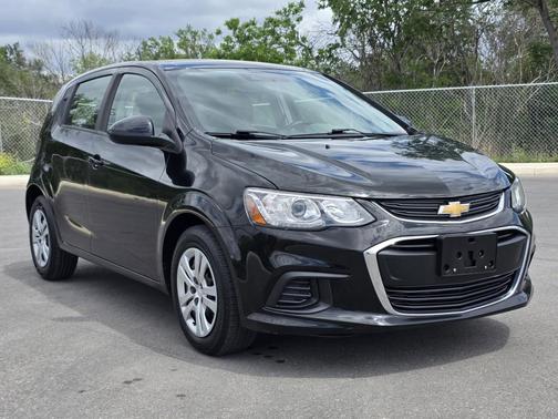 Mosaic Black Metallic 2020 Chevrolet Sonic FWD Hatchback 1FL 5-Door