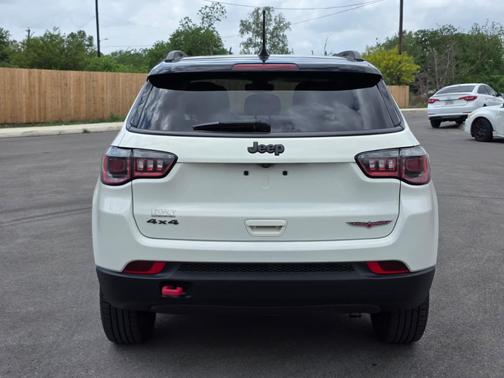 White Clearcoat 2017 Jeep New Compass Trailhawk