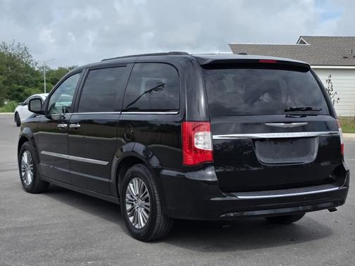 Brilliant Black Crystal Pearlcoat 2013 Chrysler Town & Country Touring-L