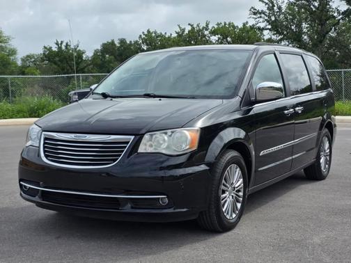 Brilliant Black Crystal Pearlcoat 2013 Chrysler Town & Country Touring-L