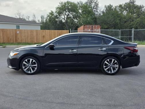 Super Black 2017 Nissan Altima 2.5 SR