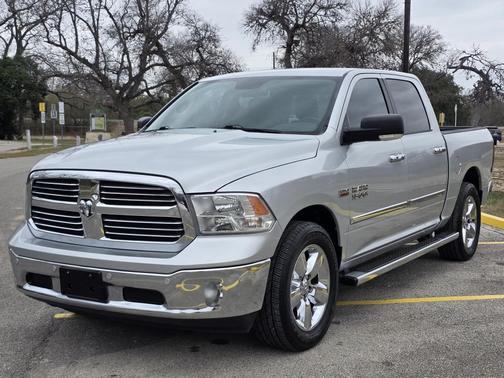 2016 RAM 1500 SLT