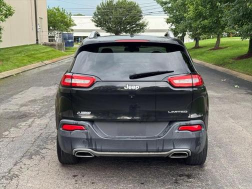 2016 Jeep Cherokee Sport