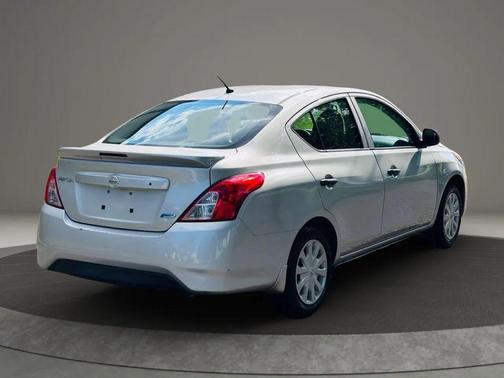 2015 Nissan Versa 1.6 S+