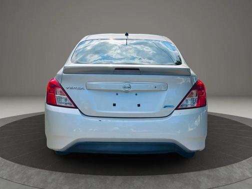 2015 Nissan Versa 1.6 S+