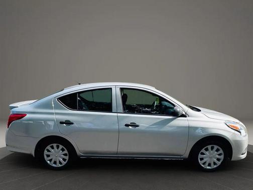 2015 Nissan Versa 1.6 S+