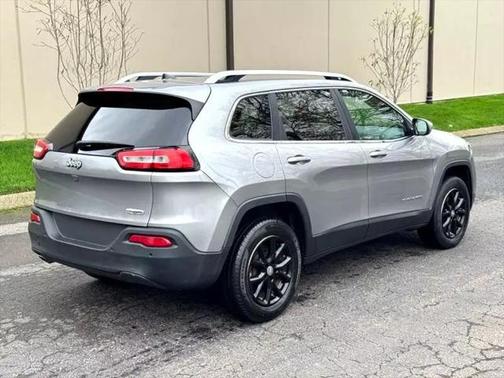 2017 Jeep Cherokee Sport
