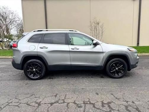 2017 Jeep Cherokee Sport
