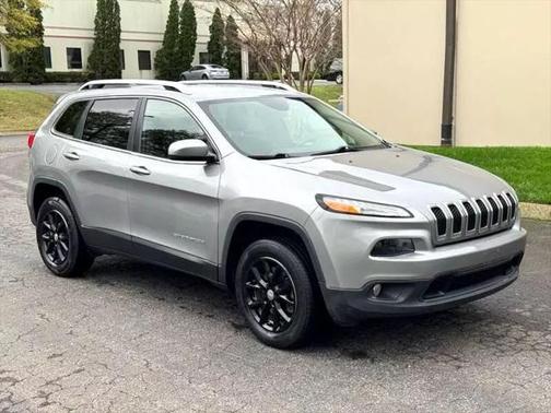 2017 Jeep Cherokee Sport