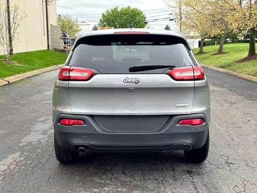 2017 Jeep Cherokee Sport