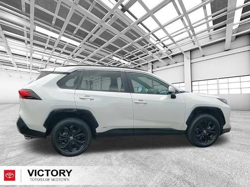 2022 Toyota RAV4 Hybrid SE