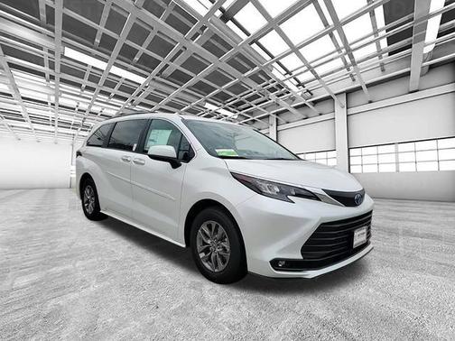 2025 Toyota Sienna XLE 7 Passenger