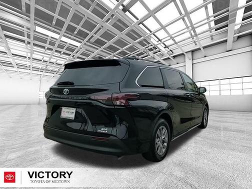 2023 Toyota Sienna XLE