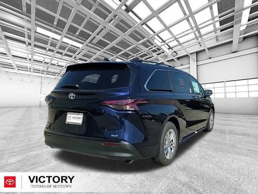 2025 Toyota Sienna XLE