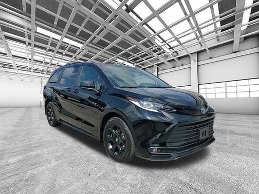 2025 Toyota Sienna Woodland Edition