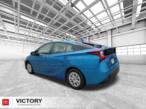 2022 Toyota Prius LE