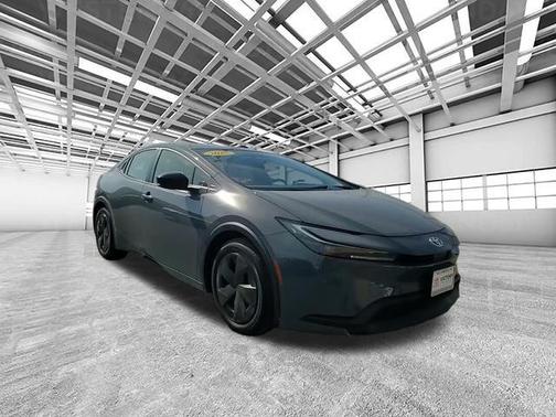 2025 Toyota Prius LE