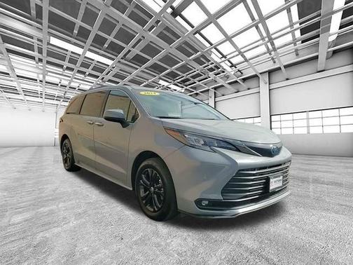 2024 Toyota Sienna Woodland Edition