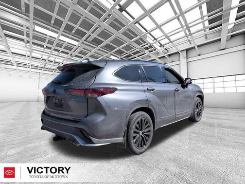 Magnetic Gray Metallic 2024 Toyota Highlander XSE