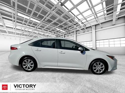 Ice Cap 2025 Toyota Corolla LE