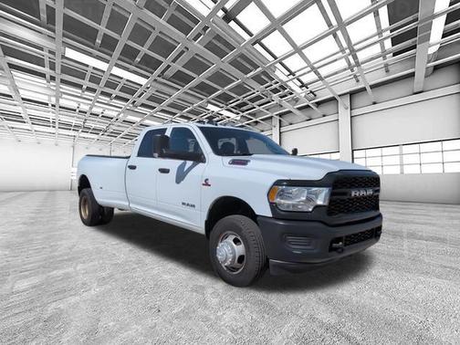 Bright White Clearcoat 2022 RAM 3500 Tradesman Crew Cab 4x4 8' Box