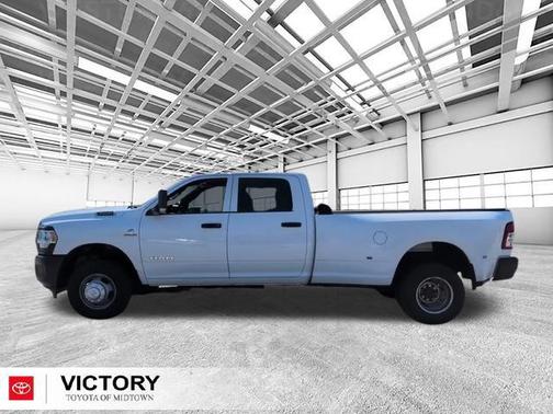 Bright White Clearcoat 2022 RAM 3500 Tradesman Crew Cab 4x4 8' Box