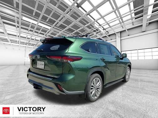 2025 Toyota Highlander Platinum
