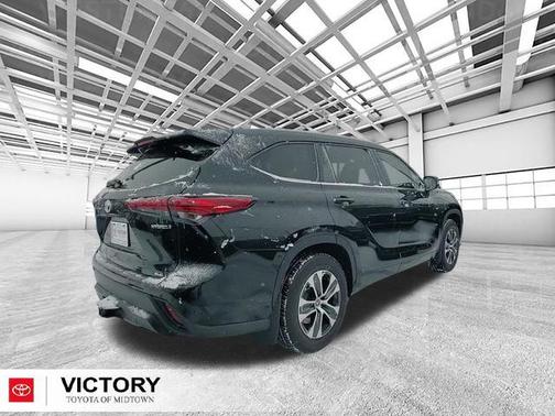 2022 Toyota Highlander Hybrid XLE