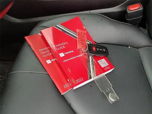 2022 Toyota Highlander Hybrid XLE