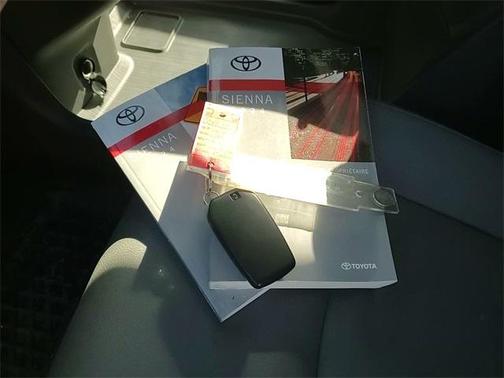 2024 Toyota Sienna XLE