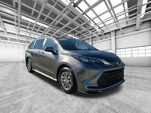 2024 Toyota Sienna XLE