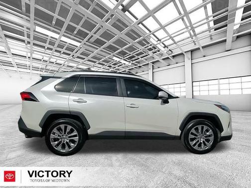 Blizzard Pearl 2022 Toyota RAV4 XLE Premium
