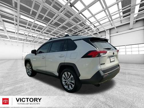 Blizzard Pearl 2022 Toyota RAV4 XLE Premium