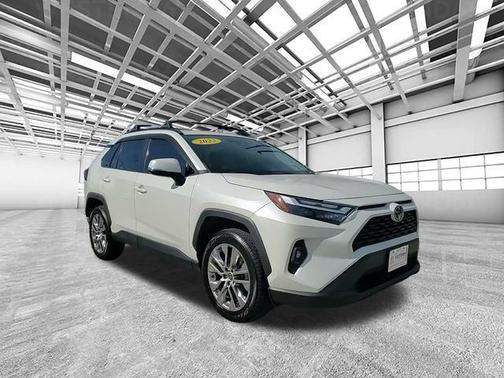 Blizzard Pearl 2022 Toyota RAV4 XLE Premium