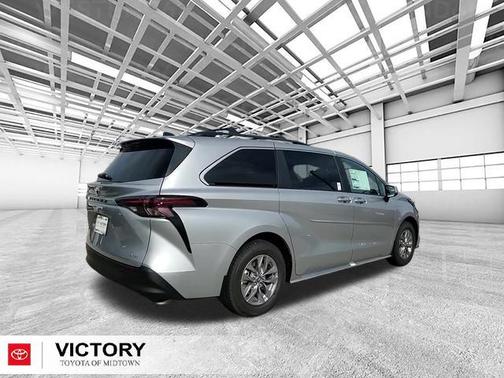 2025 Toyota Sienna XLE