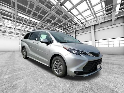 2025 Toyota Sienna XLE