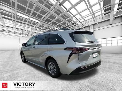 2025 Toyota Sienna XLE